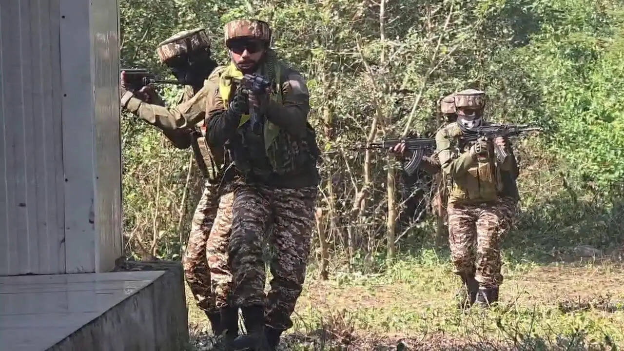 कठुआ पुलिस और रेलवे पुलिस ने उज्ज रेलवे ट्रैक के पास किया एंटी-फिदायीन मॉक ड्रिल