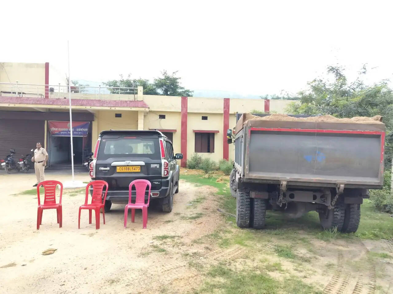 कोरबा : सीतामढ़ी, बरमपुर, राताखार सहित अन्य स्थानों से अवैध खनिज परिवहन कर रहे 9 वाहन जब्त