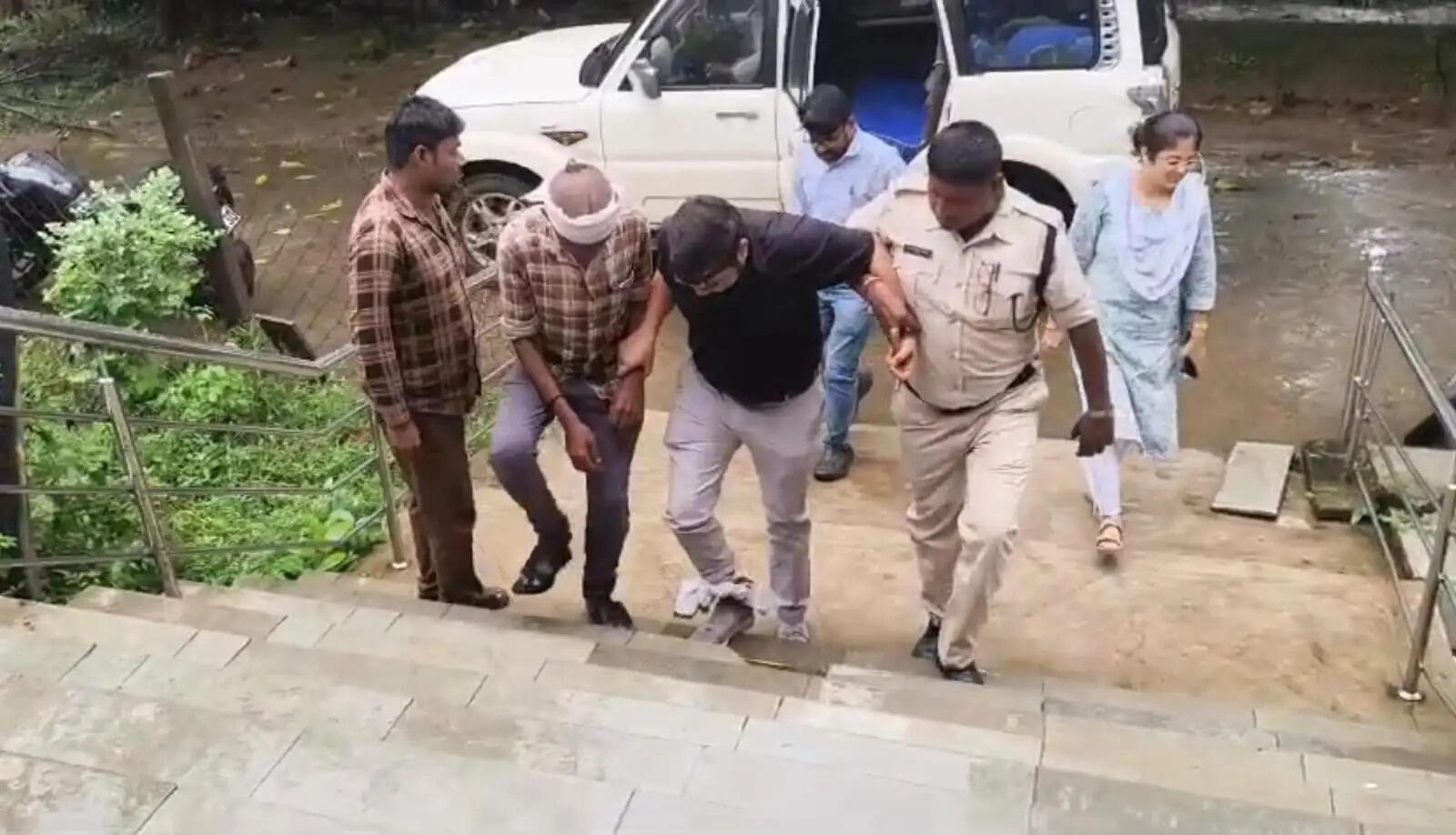 दमोह के हिनौता में अंतिम संस्कार के दौरान पुलिस पर पथराव, एसडीएम और टीआई समेत कई घायल