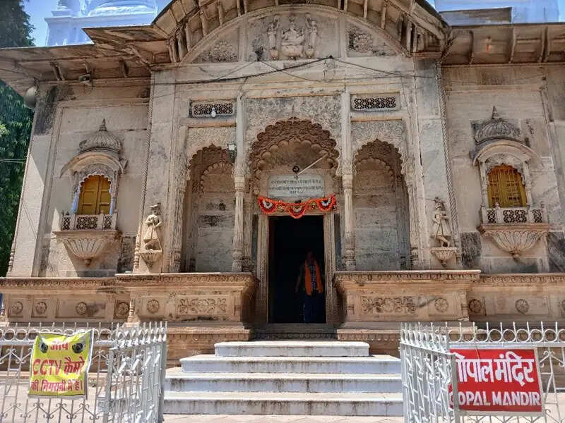 मप्र के गोपाल मंदिर में जन्माष्टमी पर राधा-कृष्ण का लगभग 100 करोड़ से अधिक के आभूषणों से होगा राजसी श्रृंगार
