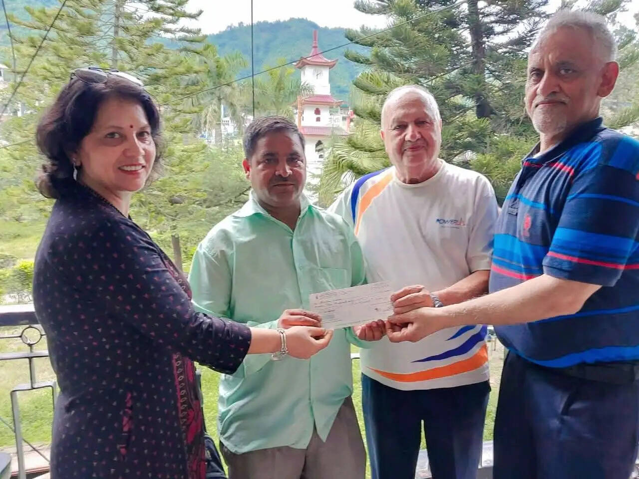 गंभीर रूप से बीमार भिंडर कुमार की मदद को आगे आया रोटरी क्लब ऑफ मंडी