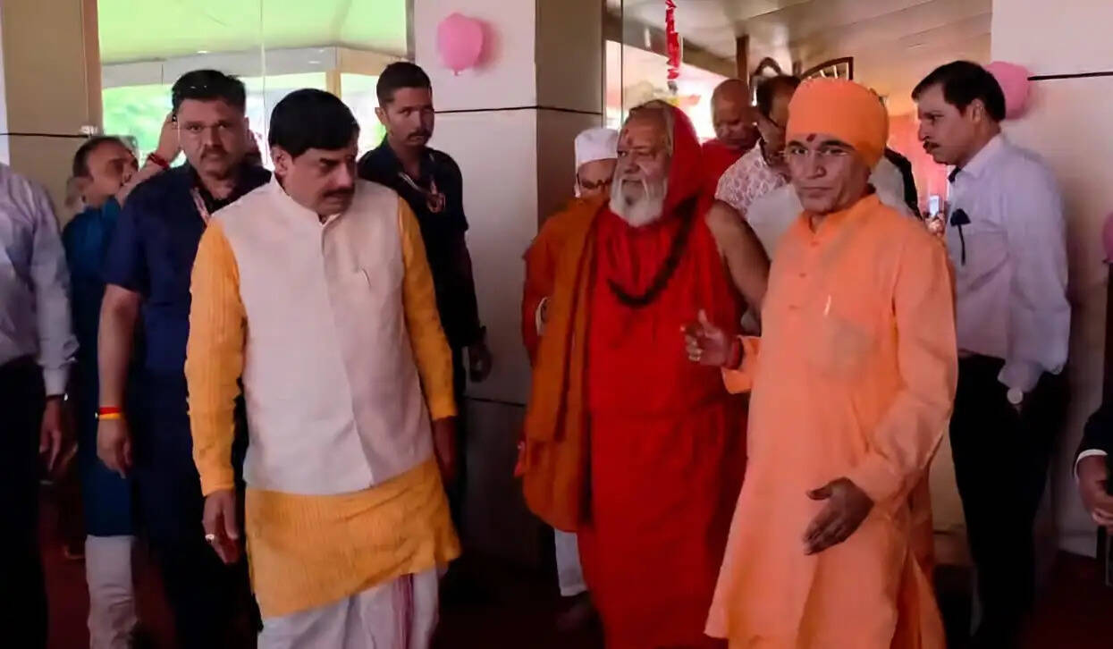 अनूपपुर: मुख्यमंत्री डॉ. यादव ने बाबा कल्याण दास से की उत्तराखंड के अल्मोड़ा में सौजन्य भेंट, प्राप्त किया संतों का आशीर्वाद