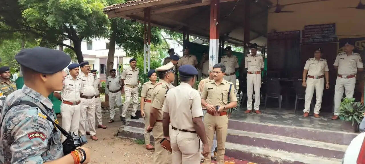 एसपी ने किया राजपुर थाना का निरीक्षण, लंबित कांडों के त्वरित निष्पादन का दिया निर्देश