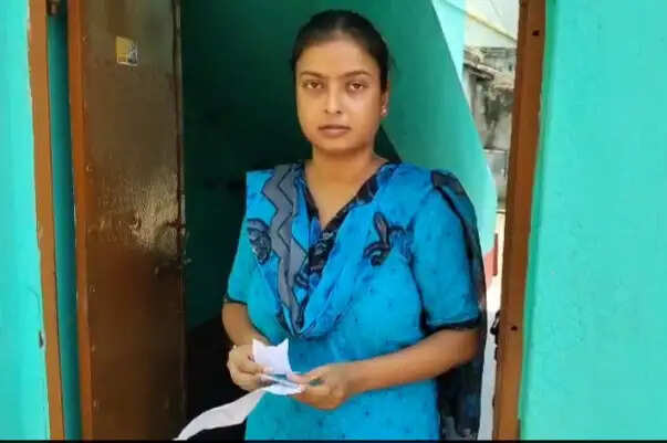बाराबनी निर्वाचन क्षेत्र में छात्रा को मतदान से रोका गया, पोस्टल वोट (पीबी) का हवाला देकर लौटाया