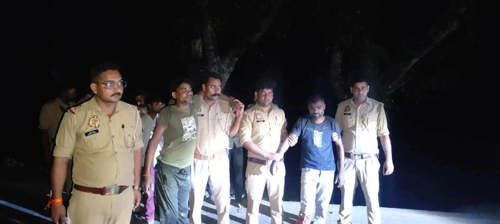 लखीमपुर खीरी : पुलिस मुठभेड़ में 6 शातिर चोर गिरफ्तार, गोली लगने से दाे घायल
