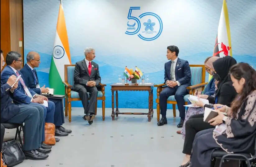विदेश मंत्री जयशंकर ने मनीला में कई देशों के मंत्रियों से की मुलाकात, क्षेत्रीय शांति और सुरक्षा समेत कई मुद्दों पर चर्चा