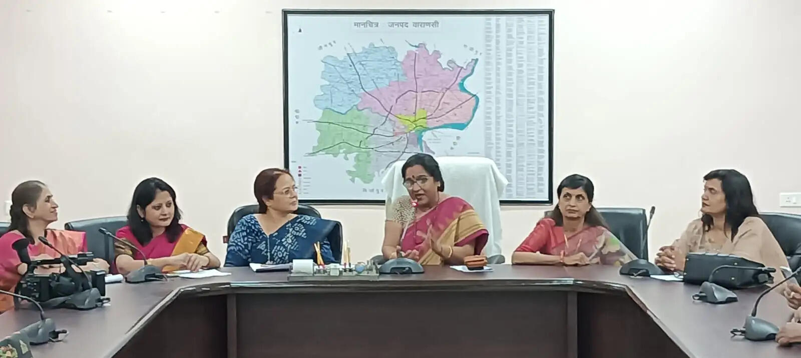 लोकतंत्र में नया युग शुरू होने की दहलीज पर भारत: डॉ नीरजा माधव