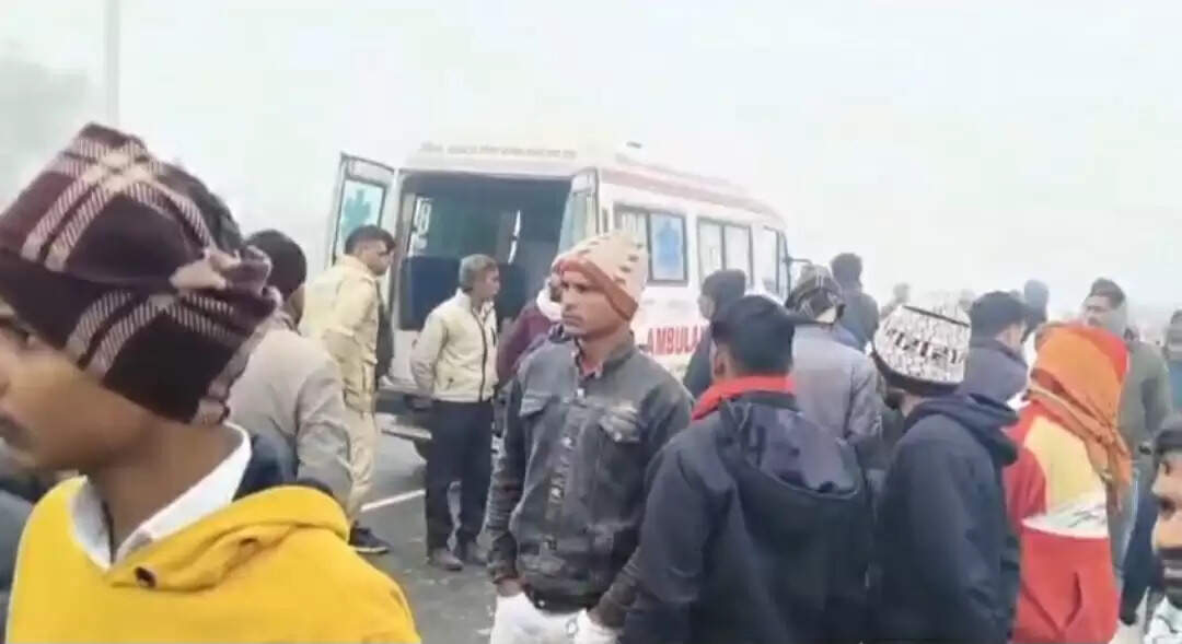 अमेठी : मार्ग दुर्घटना में दो की मौत, 4 घायल