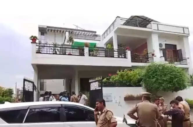 नेता प्रतिपक्ष माता प्रसाद पांडेय काे पुलिस ने लखनऊ में किया हाउस अरेस्ट
