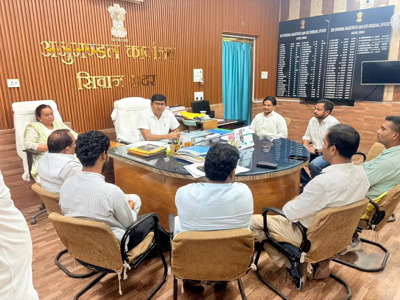 हड़ताल खत्म होने के बाद नगर परिषद प्रशासन और कर्मियों के बीच समझौता