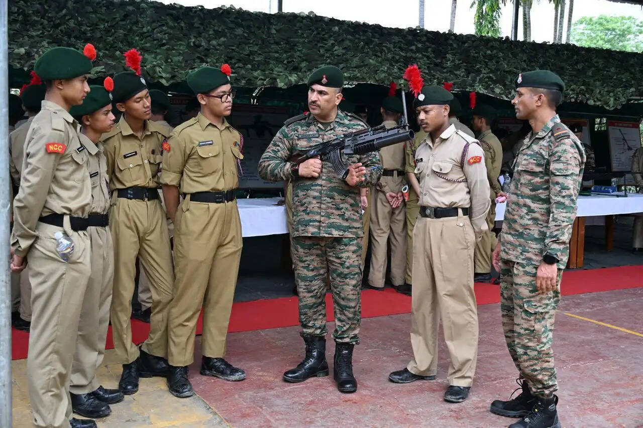 नलबाड़ी में गजराज कोर की 550 एनसीसी कैडेटों के लिए प्रेरणादायक हथियार प्रदर्शन आयोजित