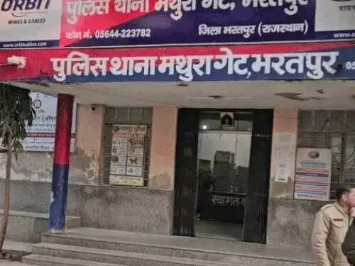भरतपुर में 10 हजार रुपए महीना नहीं देने पर नाबालिग को पीटा, पैर पर कट्टा रखकर बनाया वीडियो