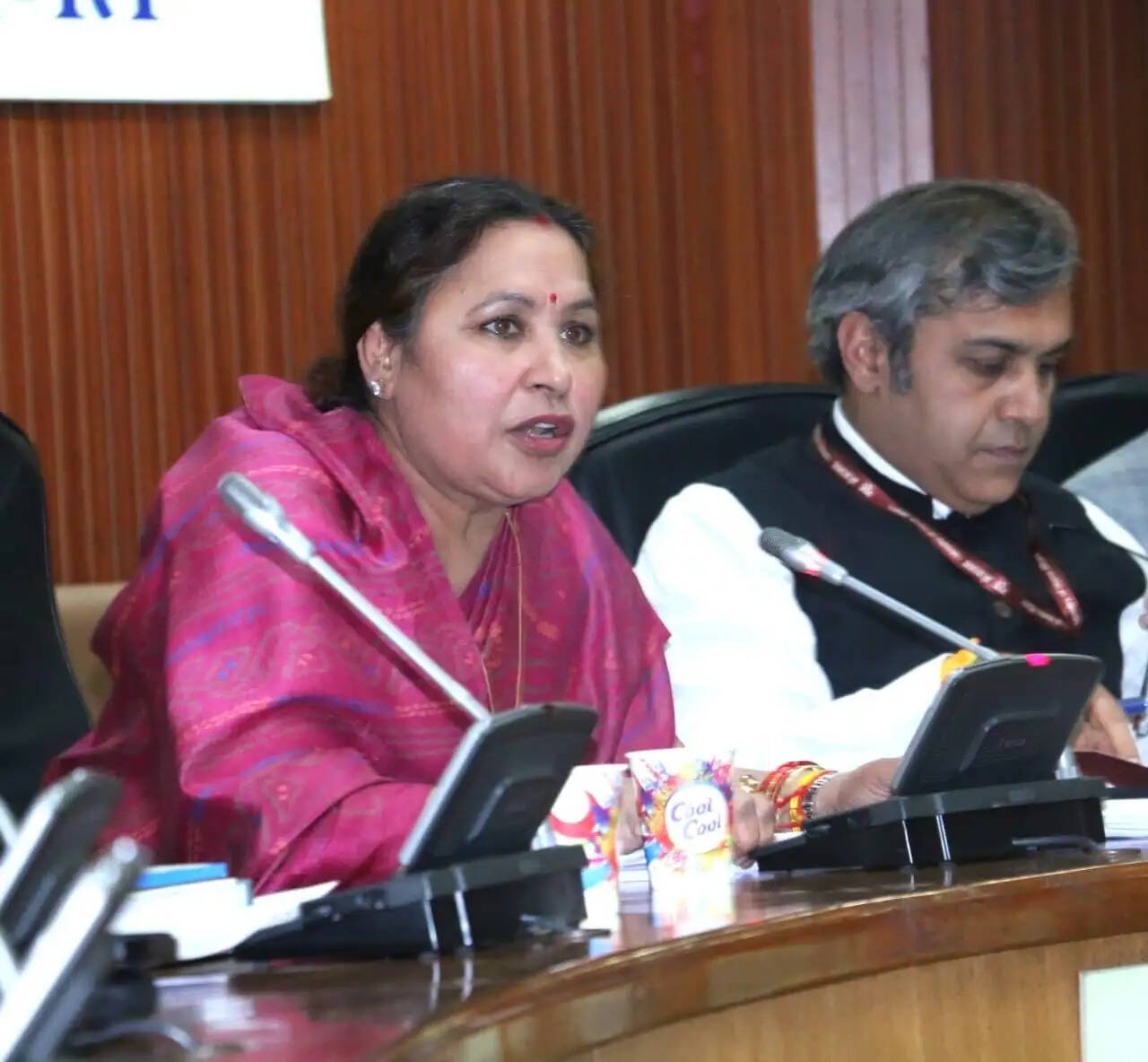 स्थायी समिति की बैठक में जनहित से जुड़े कई महत्वपूर्ण प्रस्ताव पारित