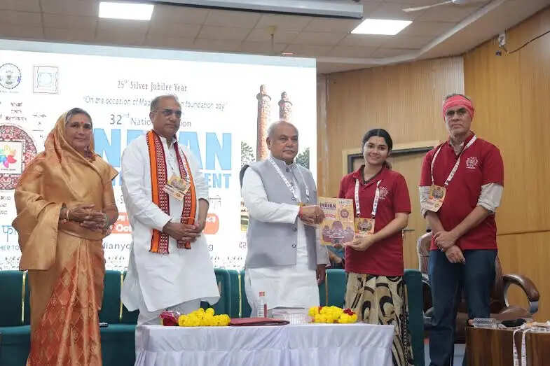 देश और समाज के प्रति जिम्मेदारी उम्र से नहीं, जीवन के प्रारंभ से जुड़ी होती है : नरेंद्र सिंह तोमर