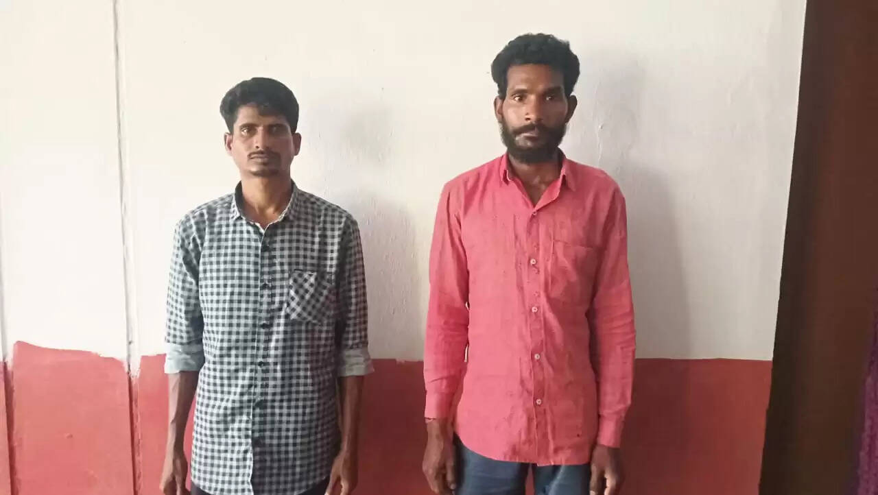 छत्तीसगढ़ : बीजापुर में दो नक्सली गिरफ्तार, भारी मात्रा में विस्फोटक बरामद