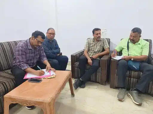 सिंगरौली:&nbsp;मृत कर्मचारी के बेटे से 4 हजार की रिश्वत लेते सिंचाई विभाग का बड़ा बाबू गिरफ्तार