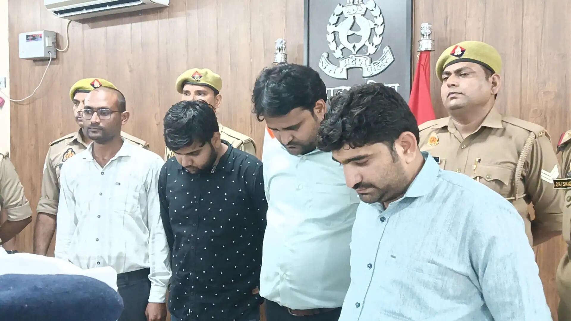 इटावा पुलिस ने चार अंतरराज्यीय साइबर ठगों को किया गिरफ्तार, कई राज्यों में कर चुके हैं करोड़ों की ठगी