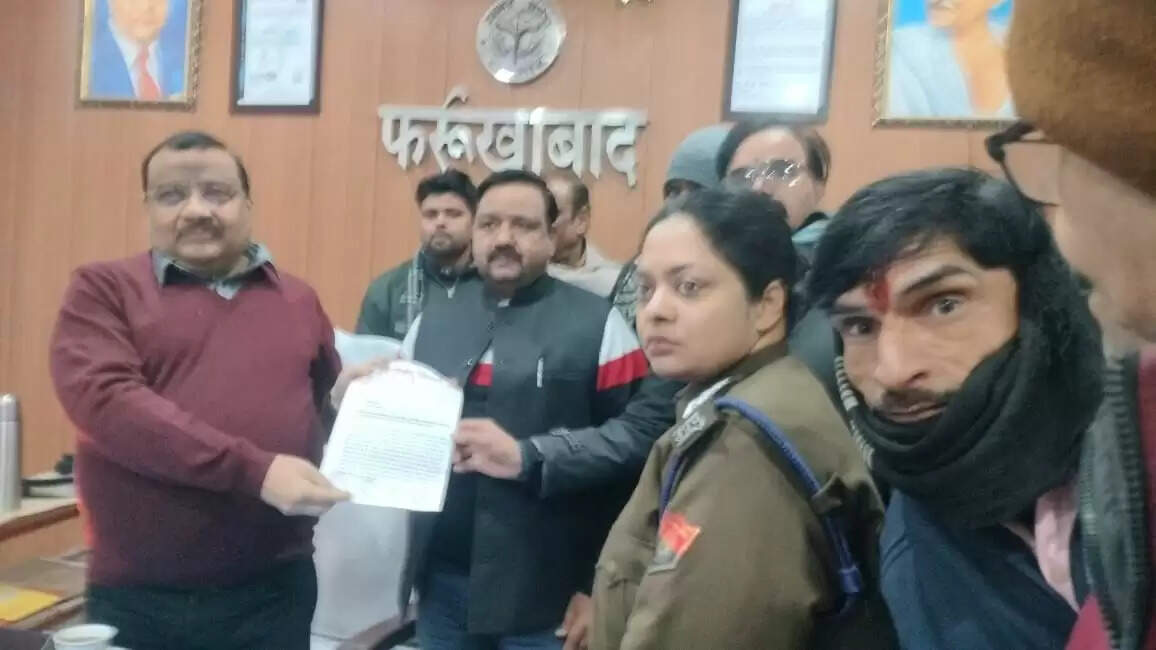 फर्रुखाबाद में चाइनीज मांझा बंद कराने को लेकर सिटी मजिस्ट्रेट को सौंपा ज्ञापन