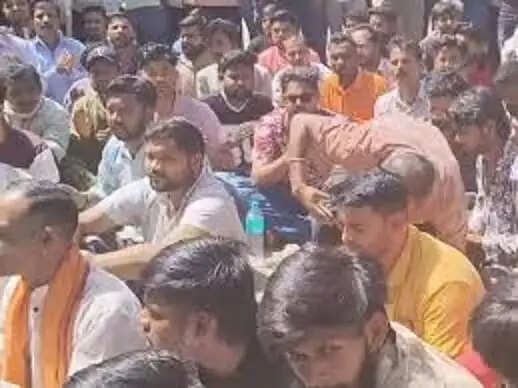 भोपाल में ‘बेटा’ कहने पर भड़का बदमाश, होटल संचालक की चाकू घोंपकर हत्या, परिजनों ने किया चक्काजाम