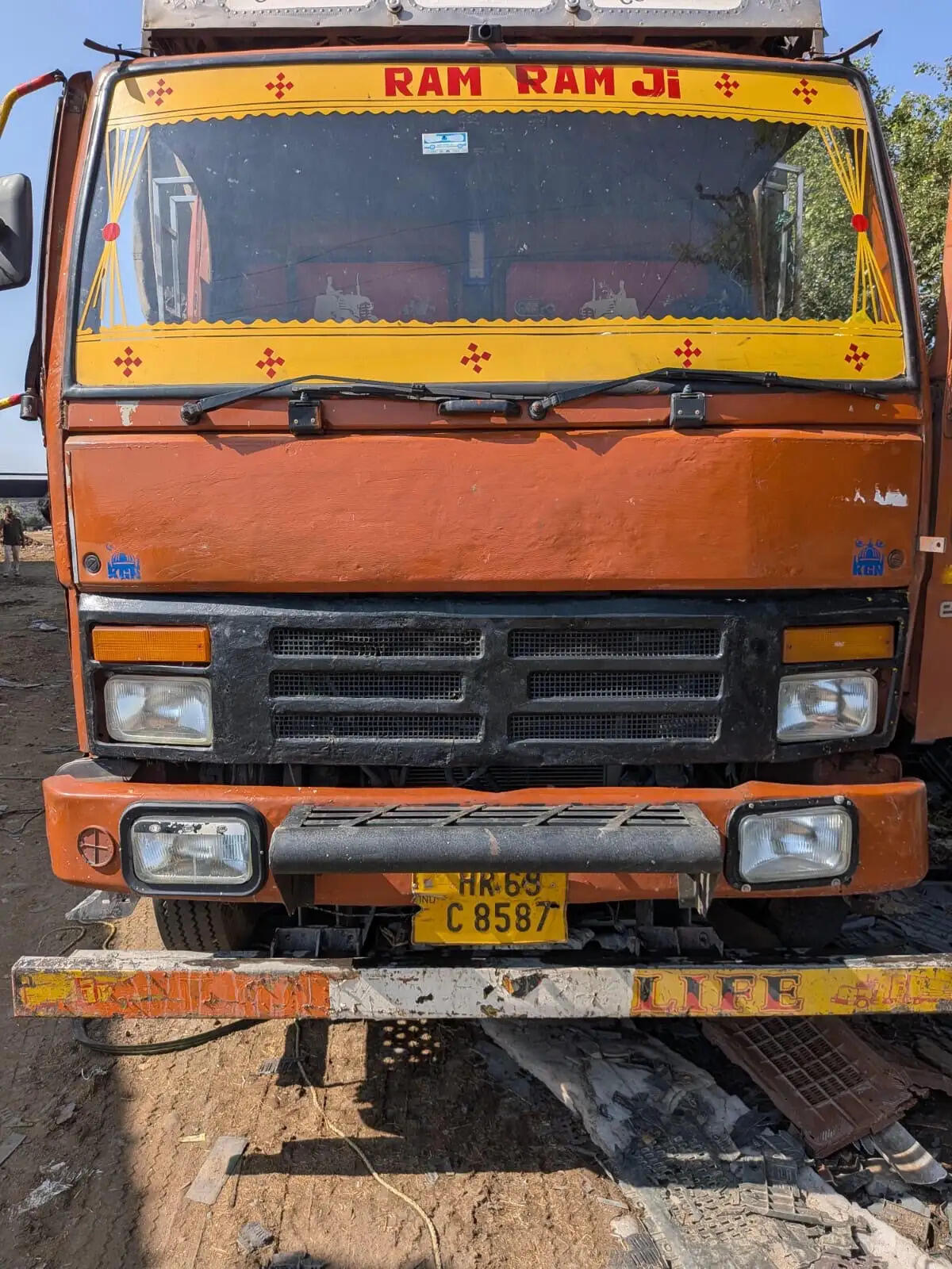 लखनपुर में गोवंश तस्करी प्रयास विफल, 15 गोवंश छुड़ाए, चालक गिरफ्तार