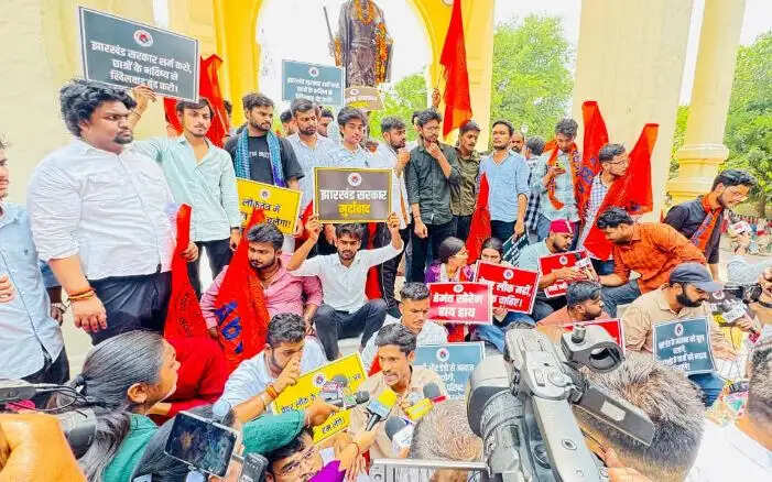 झारखंड में छात्रों पर हुए लाठी चार्ज के खिलाफ लखनऊ में अभाविप का प्रदर्शन