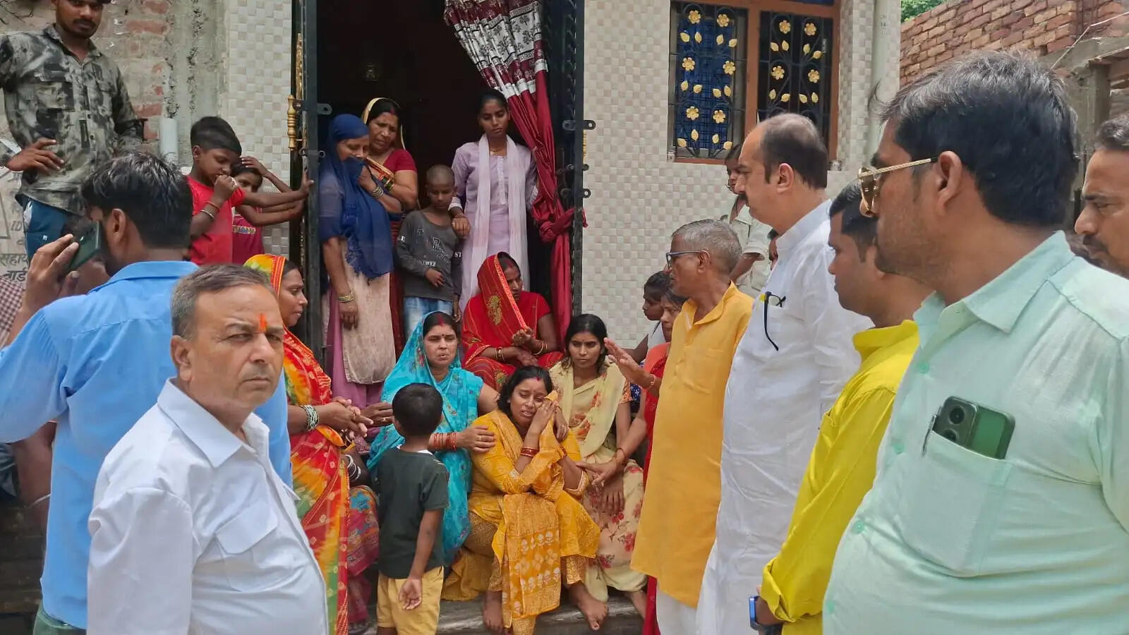तीन दिन से लापता 11 वर्षीय गौतम का नहीं मिला सुराग, आक्रोशित लोगों ने एनएच -727 पर किया जाम