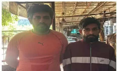 दस-दस हजार रुपये के दो इनामी बदमाश गिरफ्तार