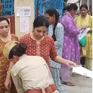 आरपीएससी सीनियर टीचर भर्ती परीक्षा: &nbsp;जयपुर में मेटल डिटेक्टर जांच के बाद मिला प्रवेश