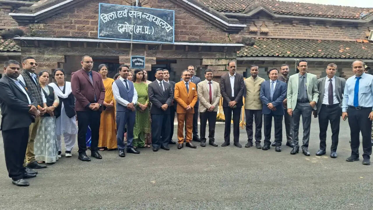 दमोह में नेशनल लोक अदालत का शुभारंभ, आपसी सहमति से प्रकरणों के निराकरण पर जोर