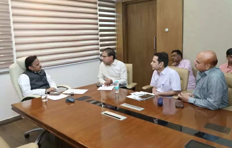 मप्रः उप मुख्यमंत्री शुक्ल ने की रीवा में सांदीपनि विद्यालयों के विकास कार्यों एवं प्रस्तावों की समीक्षा