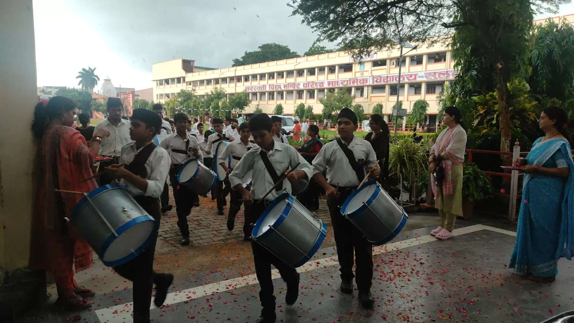 उत्सव और त्योहारों ने हमारी संस्कृति और सनातन परंपरा को बचाए रखा : अनिल