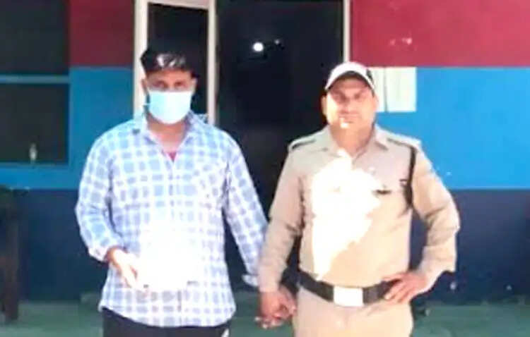 120 प्रतिबंधित कैप्सूल के साथ युवक गिरफ्तार