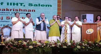 भारत-यूरोपीय संघ मुक्त समझौते से वस्त्र उद्योग की वैश्विक प्रतिस्पर्धात्मकता को बढ़ाएगा: सीपी राधाकृष्णन