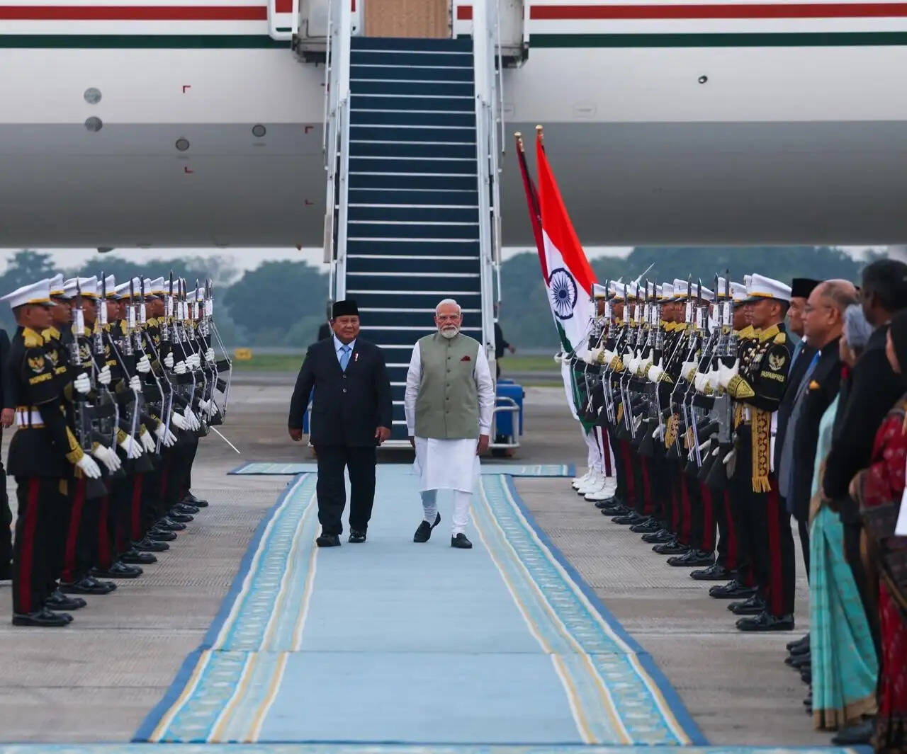 प्रधानमंत्री पहुंचे इंडोनेशिया, हवाई अड्डे पर राष्ट्रपति प्रबोवो सुबियांतो ने किया स्वागत