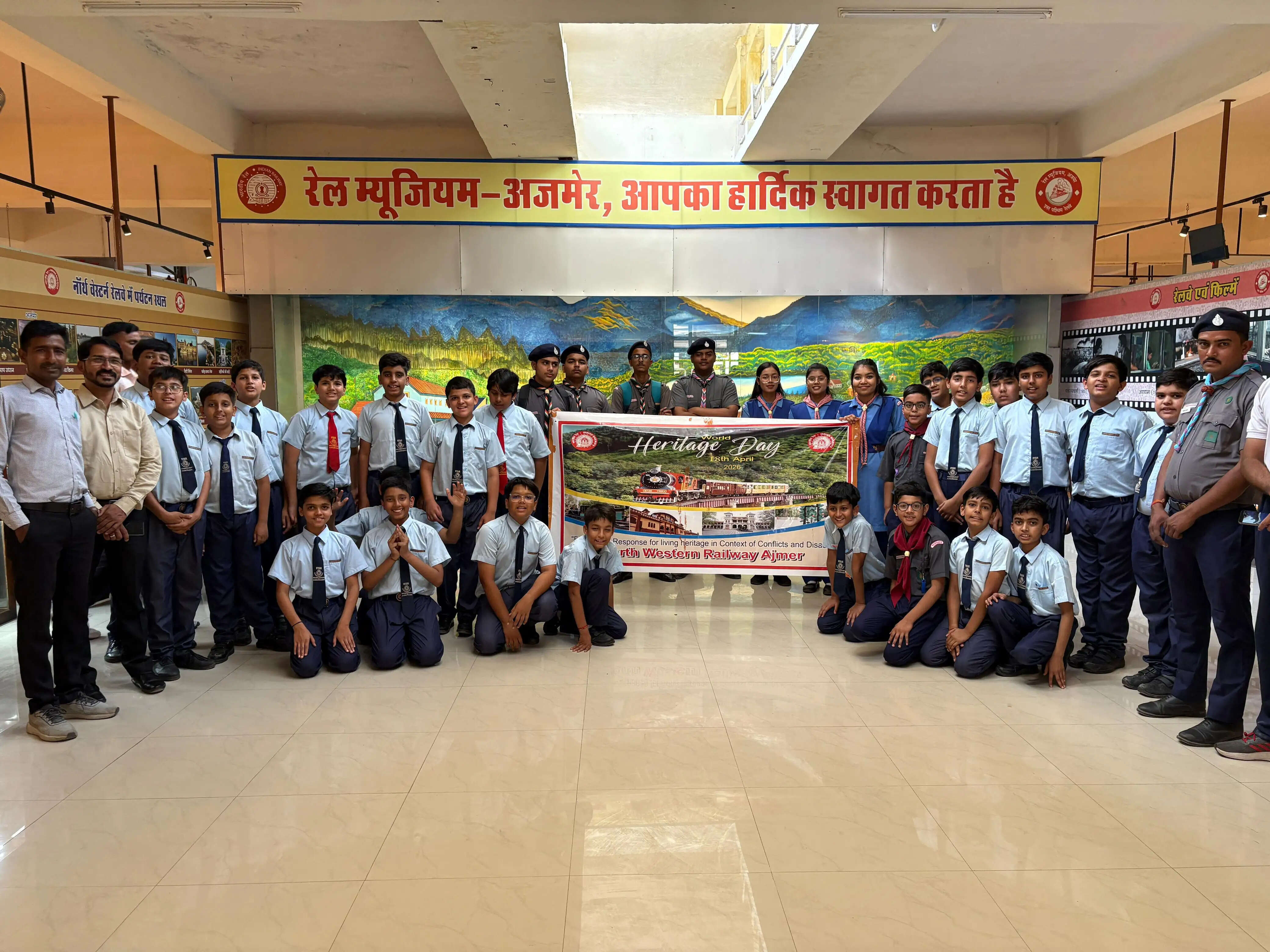 विश्व विरासत सप्ताह में बच्चों को कराई फ्री हेरिटेज राइड और हेरिटेज वॉक