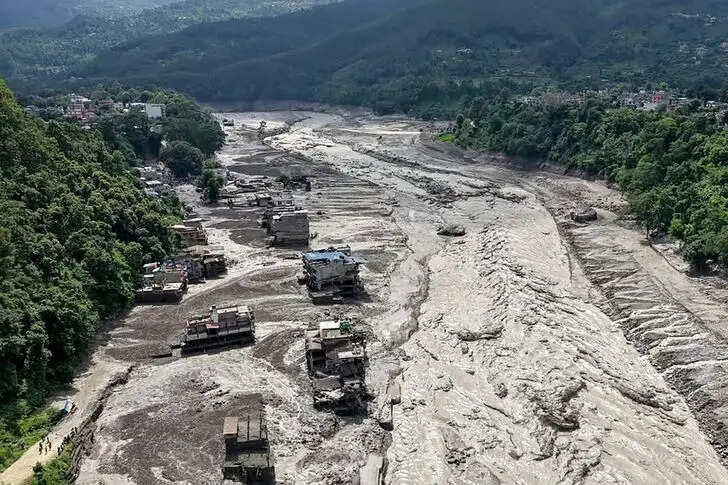 नेपाल में आई बाढ़ में बहने से 191 वाहन और 344 लोग लापता
