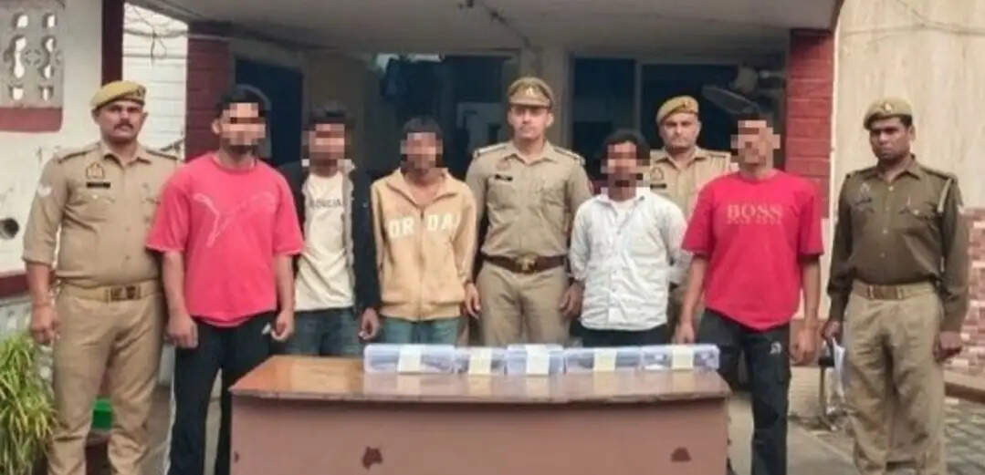 बिजनौर : मंडावर पुलिस से पांच आरोपिताें काे अवैध हथियारों सहित किया गिरफ्तार