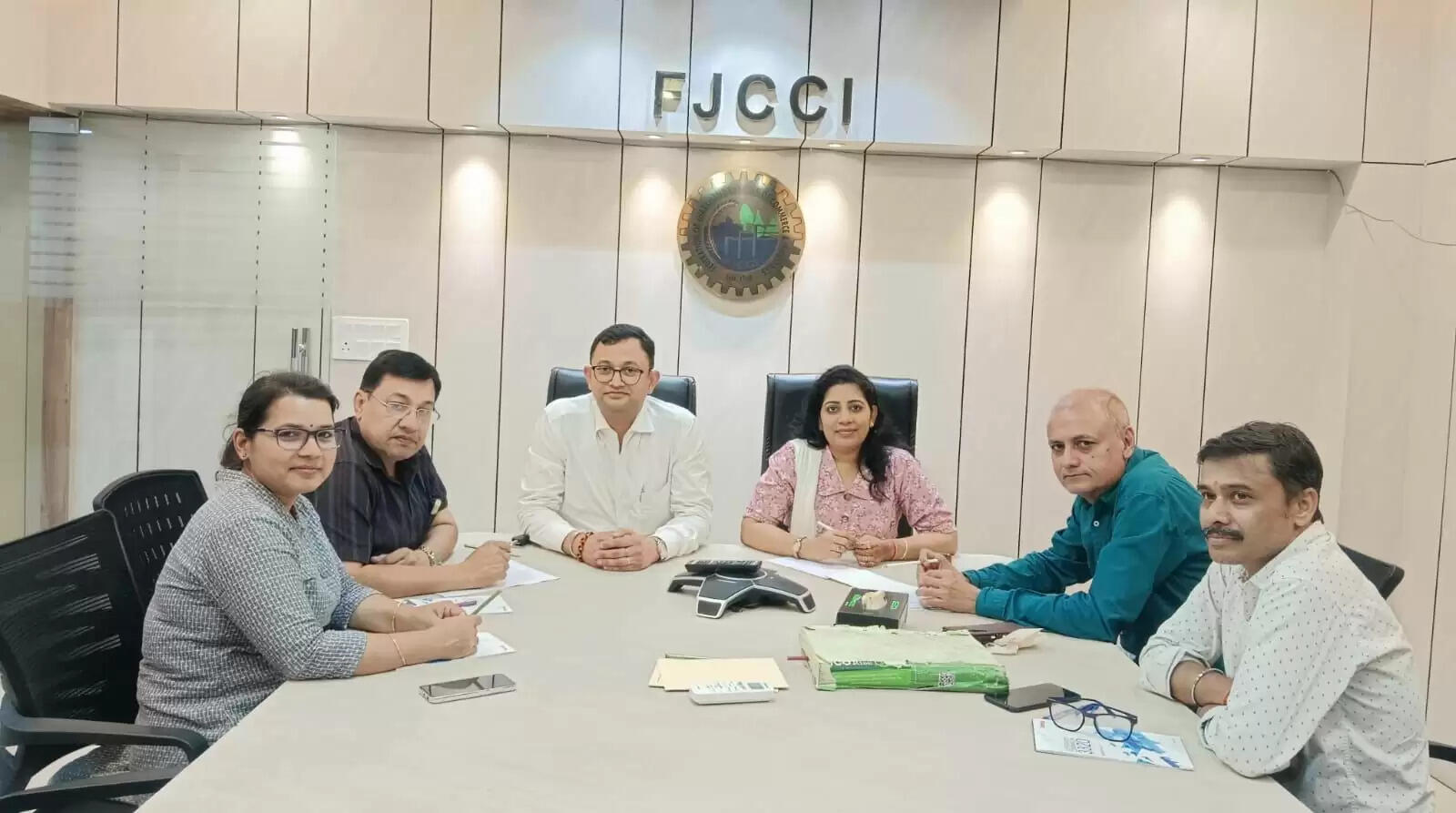 एसबीआई का कार्यालय खोलने पर सरकार को ज्ञापन सौंपेगा चेंबर