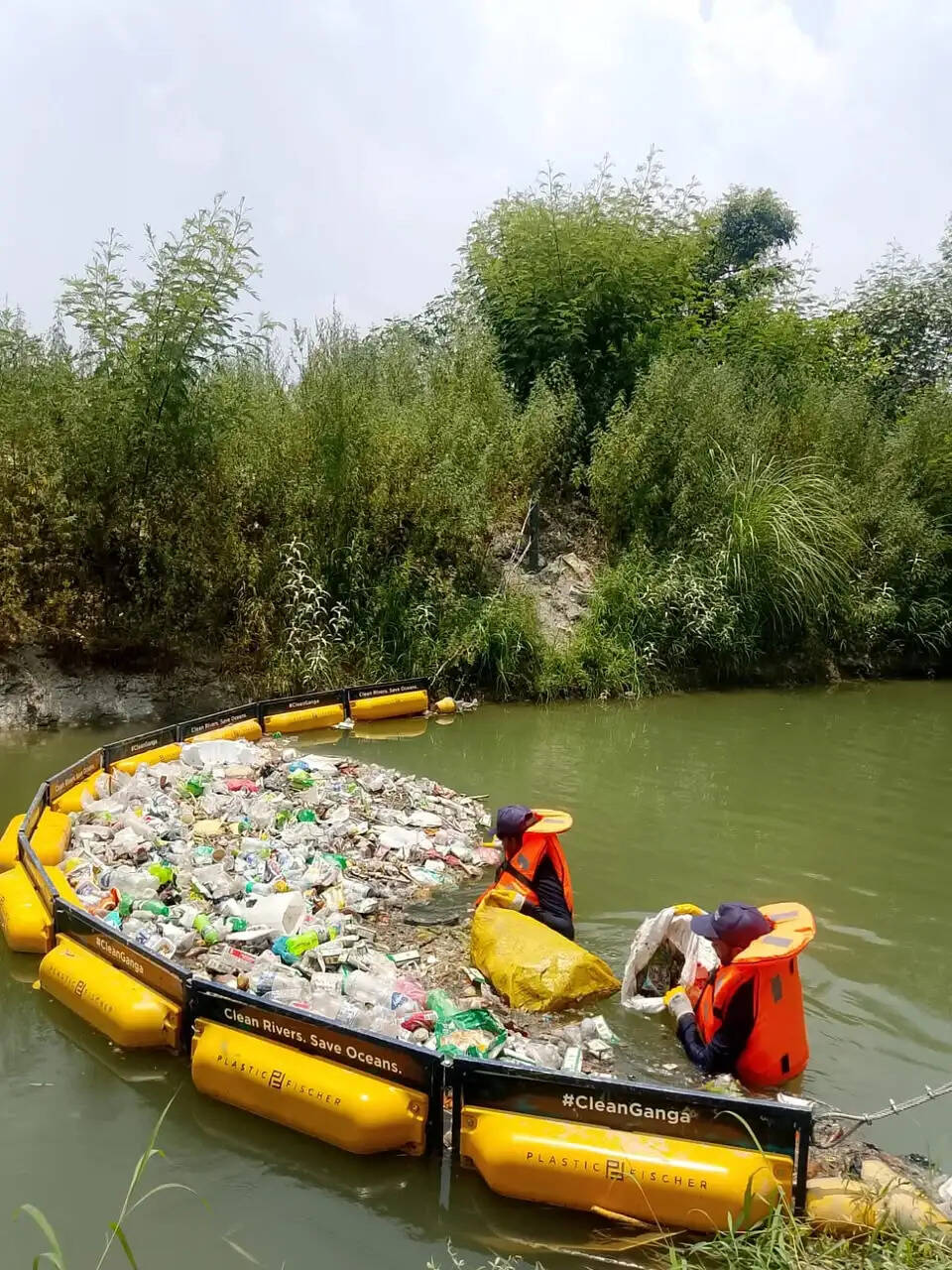 नहर में बहता प्लास्टिक रोकने को ट्रैश बूम, बिल्हौर देहात ग्राम पंचायत ने पेश किया कचरा प्रबंधन मॉडल : मनोज कुमार पटेल