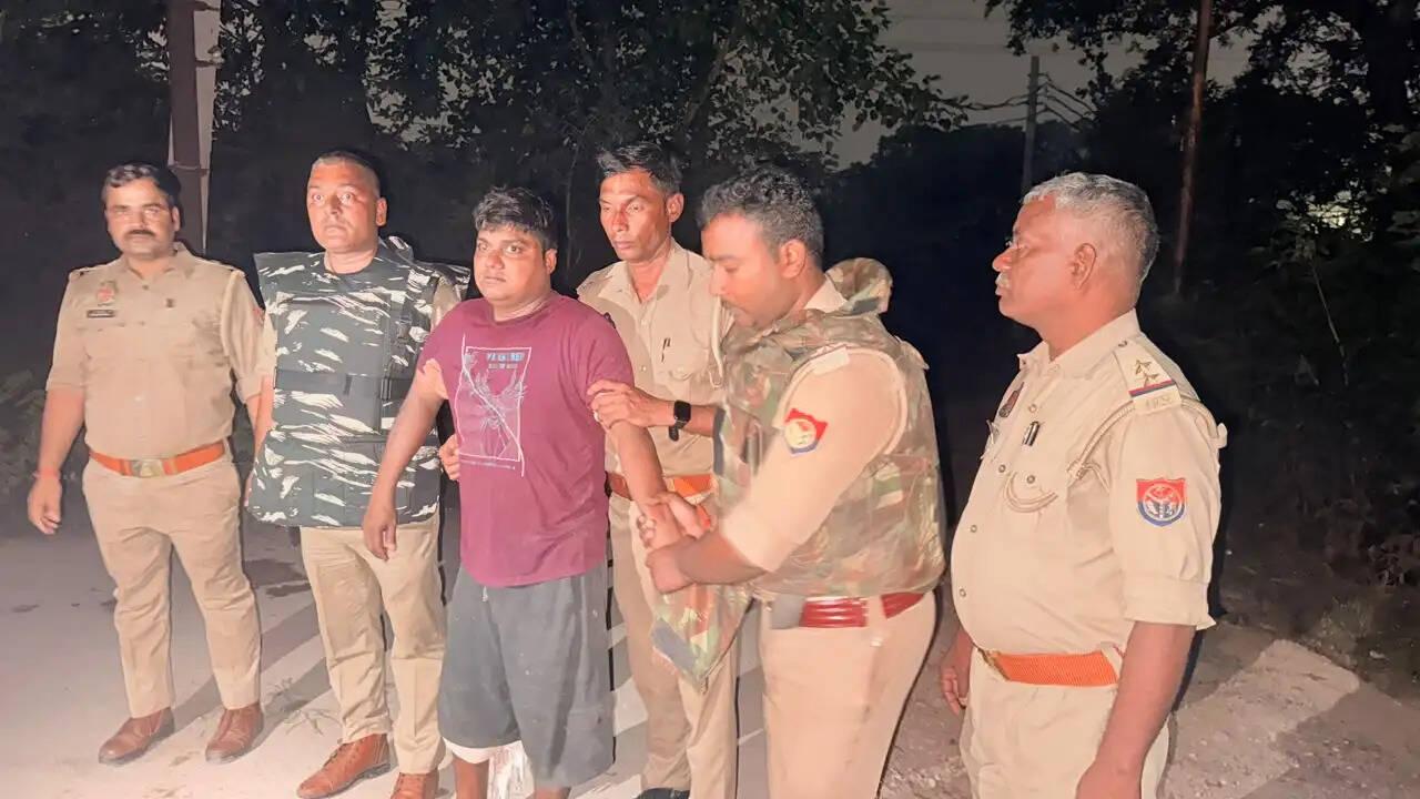 वाराणसी पटाखा कारखाना विस्फोट कांड का मुख्य आरोपित राजू खान मुठभेड़ में गिरफ्तार