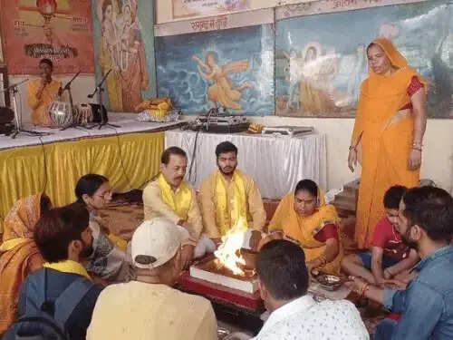 गोविंद देवजी मंदिर में व्यसन मुक्ति महायज्ञ में श्रद्धालुओं ने ली नशा मुक्ति की शपथ