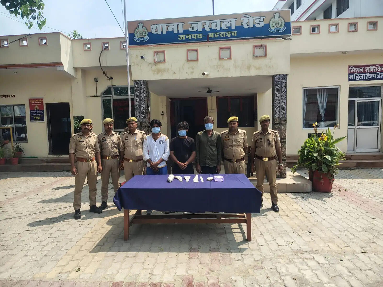 पुलिस पर फायरिंग करने वाले तीन शातिर बदमाश गिरफ्तार