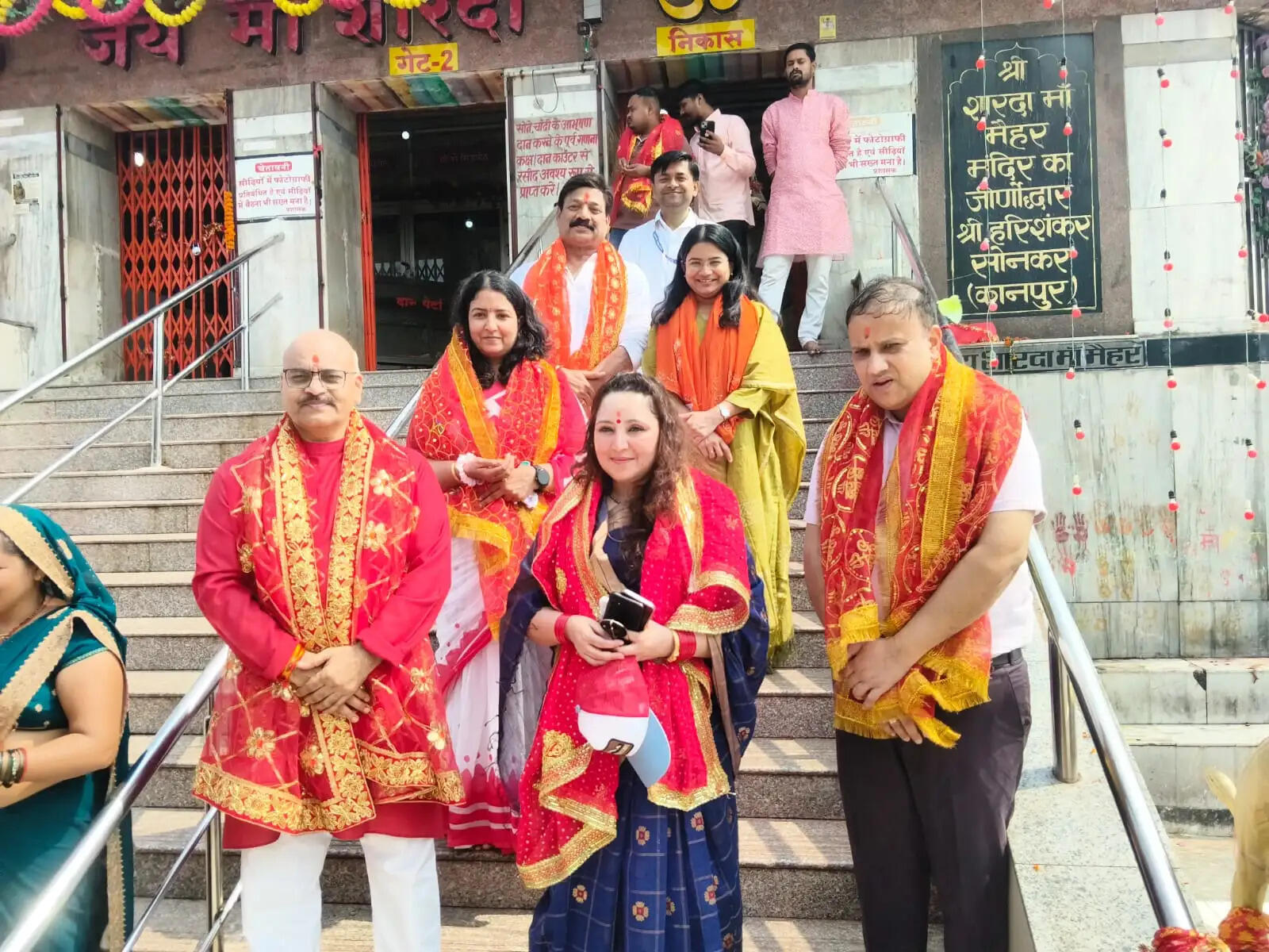 मैहरः मनोकामना हुई पूर्ण तो जिला प्रशासन ने टेका माई के दर मत्था
