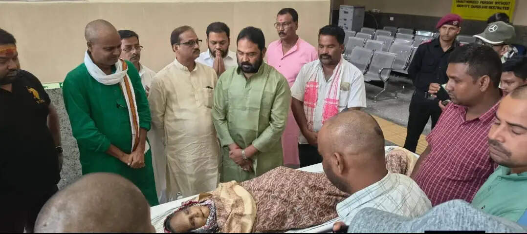 झामुमो केंद्रीय महासचिव ने जिला अध्यक्ष की दिवंगत माता को दी श्रद्धांजलि