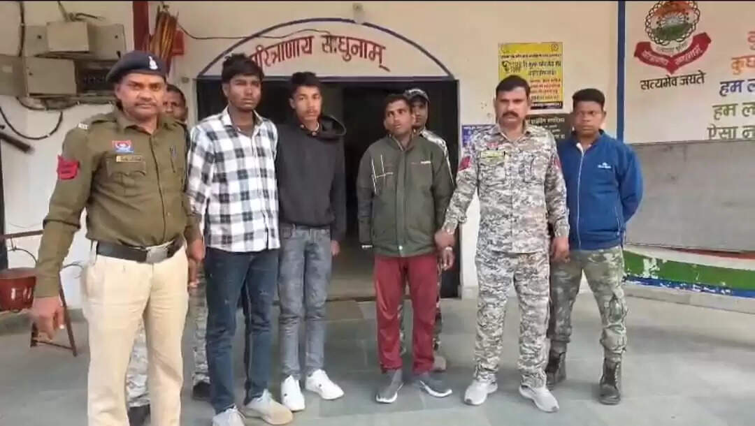 बलरामपुर : वाड्रफनगर में महिला से सामूहिक दुष्कर्म, तीन आरोपित गिरफ्तार