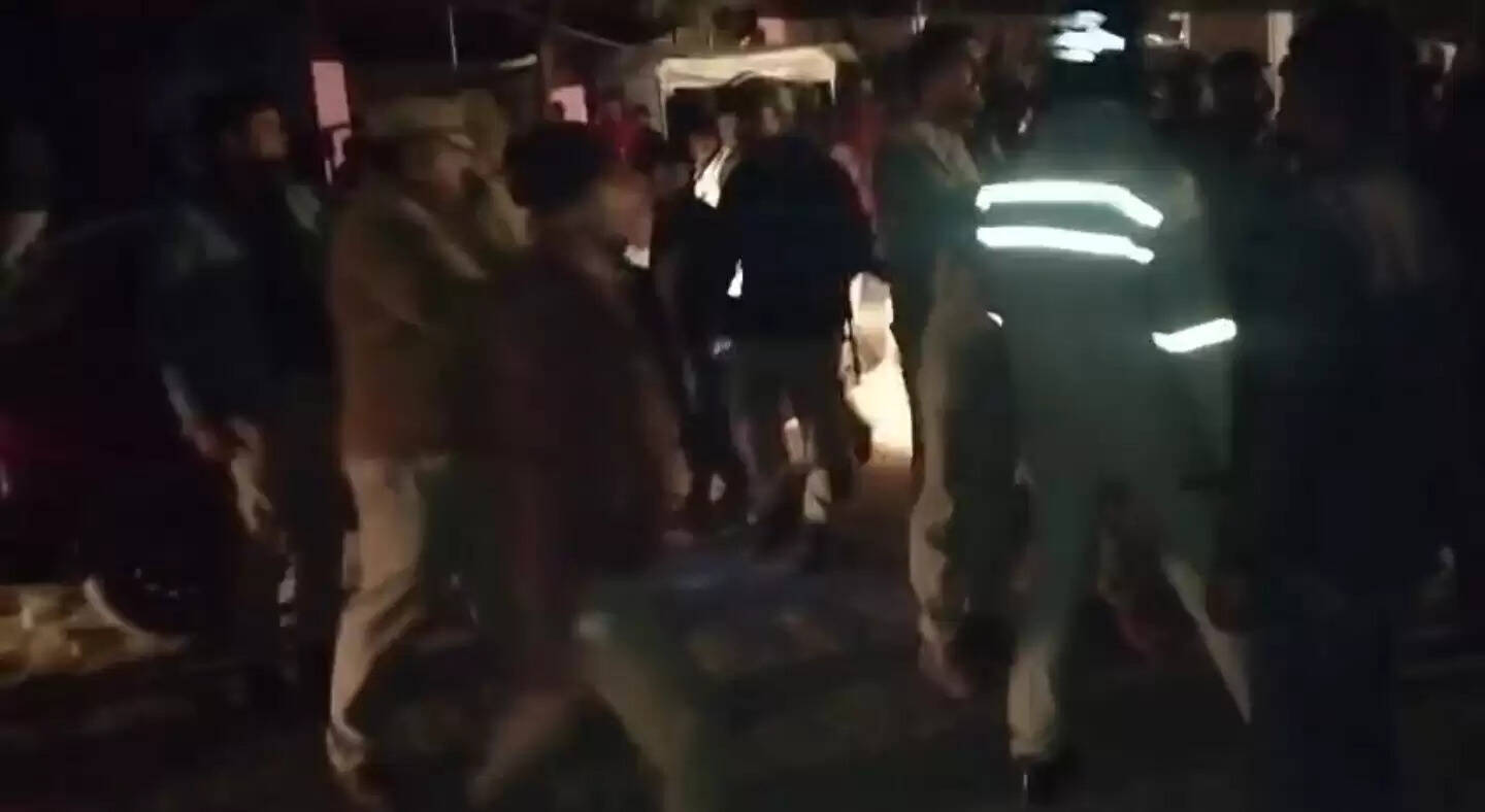 वाहन की चपेट में आने से किशोर की मौत, आक्रोशित ग्रामीणों ने किया सड़क जाम