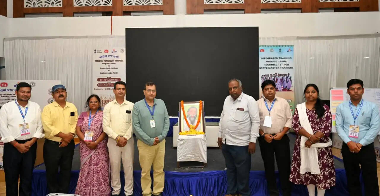 एनएचएम प्रशिक्षण कार्यक्रम में पद्म भूषण शिबू सोरेन को दी गई श्रद्धांजलि