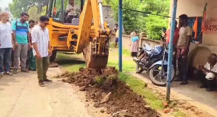 बाराबनी के सेनरेले बी ब्लॉक में शुरू हुआ हाउस कनेक्शन का कार्य, भाजपा ने विकास का किया दावा