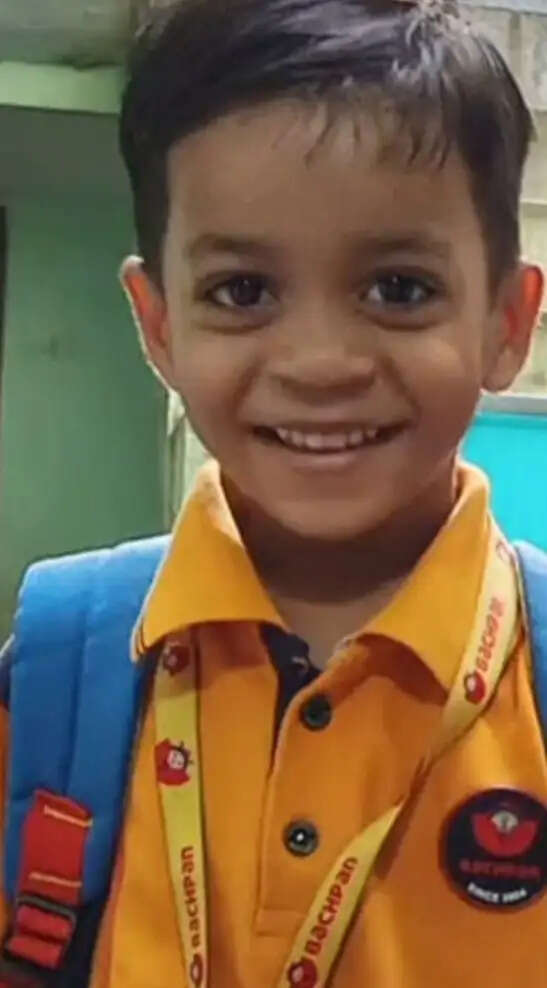 पिता के सामने पांच साल के इकलौते बेटे को एंबुलेंस ने रौंदा, 10 फीट उछला मासूम