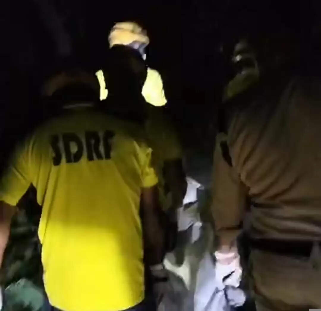 गरुड़चट्टी पुल के नीचे गंगा से अज्ञात शव बरामद